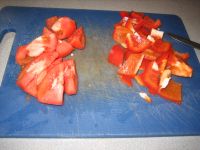 klein geschnittene Paorika und Tomate